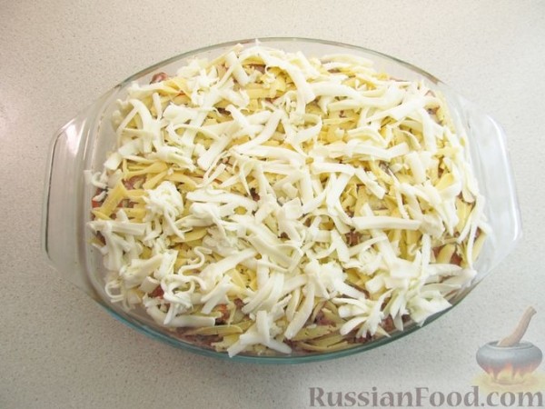 Котлеты, запечённые с картофелем в молочном соусе, с сыром