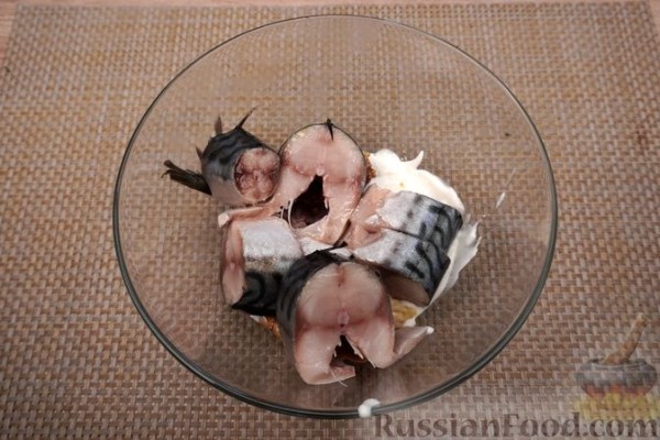 Скумбрия в горчично-сметанном маринаде, запечённая с картофелем