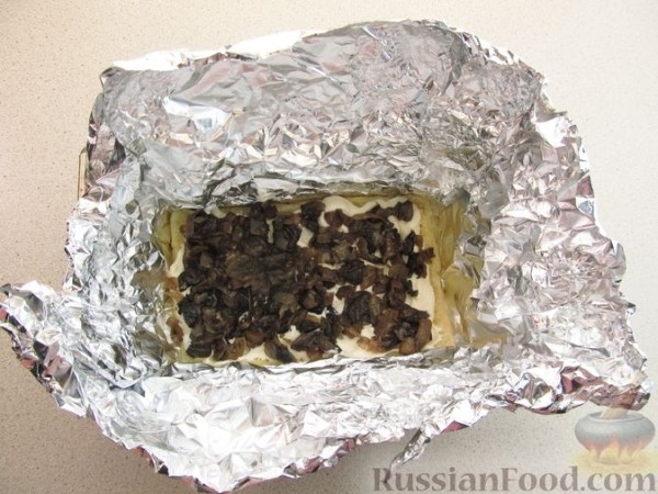 Закусочный торт "Наполеон" со сливочным сыром и грибами