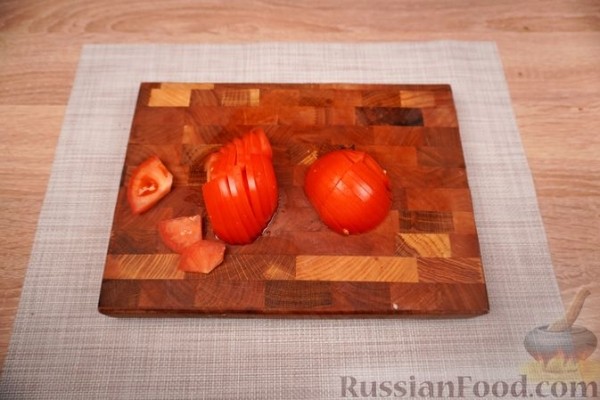 Запечённые баклажаны с помидорами и сыром