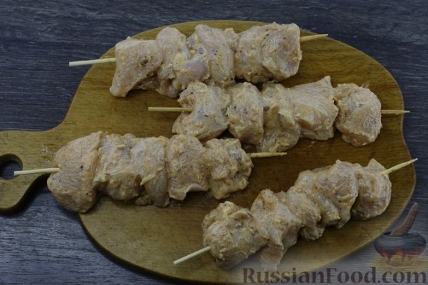 Куриные шашлычки в чесночно-йогуртовом соусе