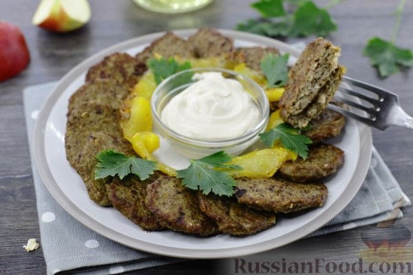 Печёночные оладьи с яблоками (без муки)