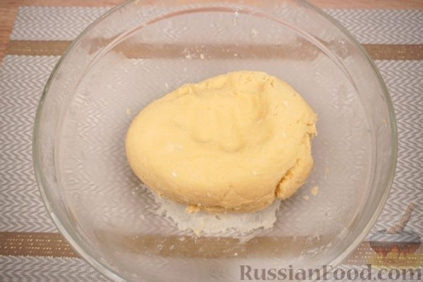 Штрудель с яблоками, изюмом и орехами