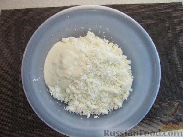 Творожная запеканка с манкой и изюмом (без муки)