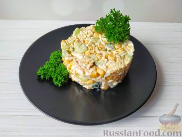 Салат "Прованс" с кукурузой и колбасным сыром