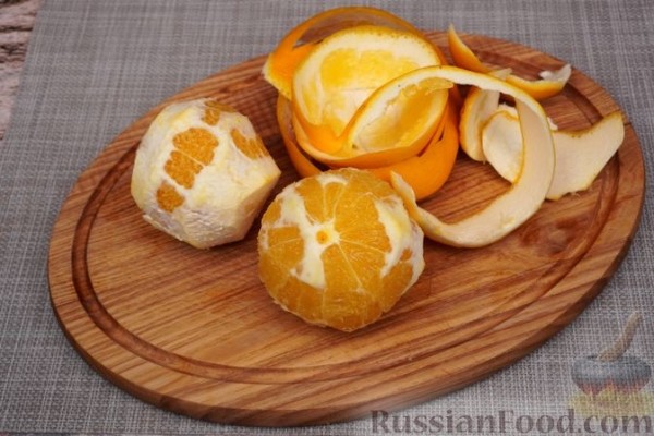 Глинтвейн из белого вина с персиками, апельсинами и лимонами