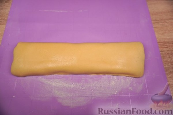 Песочный рулет с ореховой начинкой
