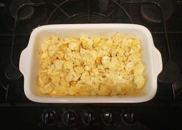 Цветная капуста с яйцом и сыром в духовке