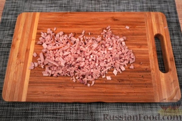 Польский горячий бутерброд с грибами, ветчиной и кукурузой