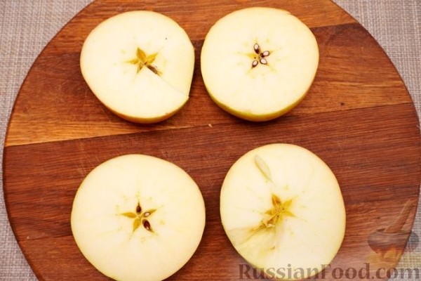 Манное суфле с яблоками и изюмом