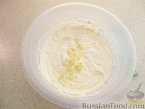 Закусочный торт "Наполеон" со сливочным сыром и грибами