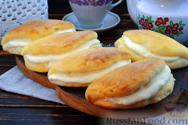 Сдобные дрожжевые сочники с масляно-заварным кремом