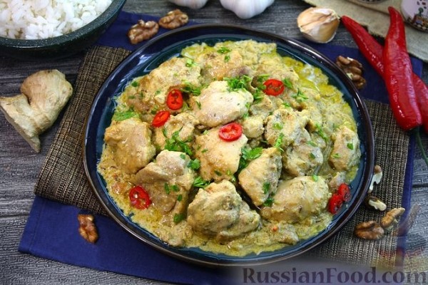 Курица карри с орехами