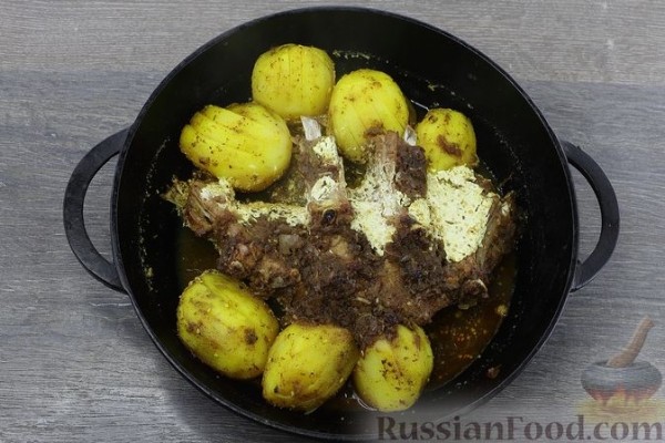 Свиная корейка, запечённая с картофелем