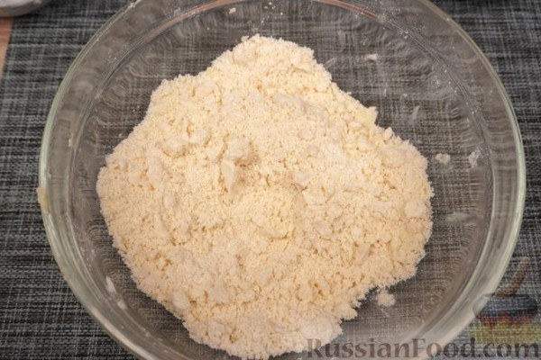 Песочный рулет с ореховой начинкой