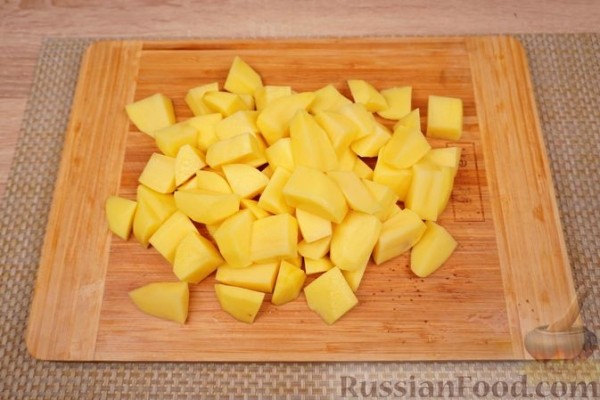 Жареный картофель с луком и нудлями