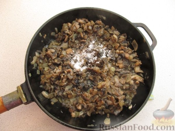Закусочный торт "Наполеон" со сливочным сыром и грибами