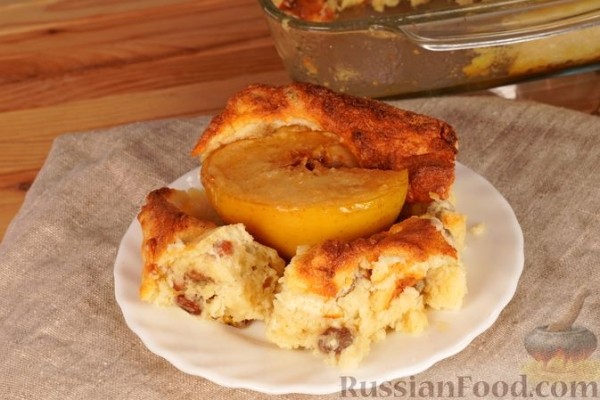 Манное суфле с яблоками и изюмом