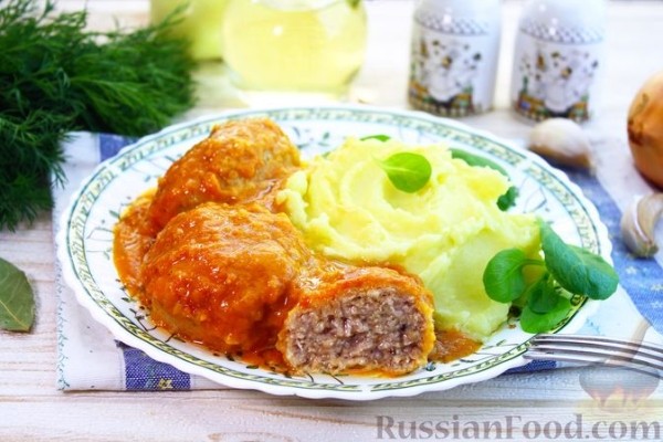 Свиные котлеты, запечённые в томатном соусе
