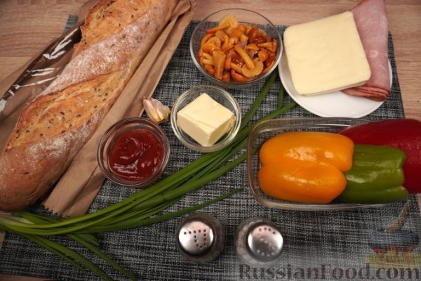 Польский горячий бутерброд с грибами, ветчиной и кукурузой
