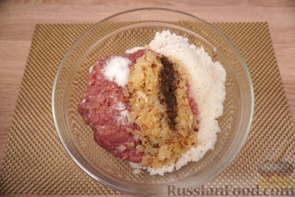 Голубцы с томатно-сметанным соусом