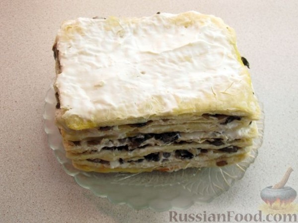 Закусочный торт "Наполеон" со сливочным сыром и грибами