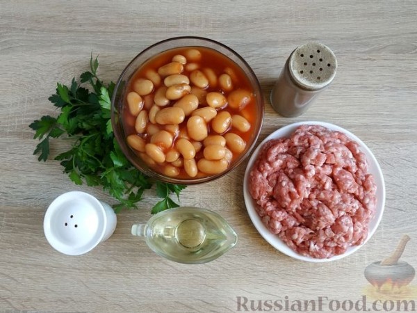 Фасоль в томатном соусе, тушенная с фаршем (на сковороде)