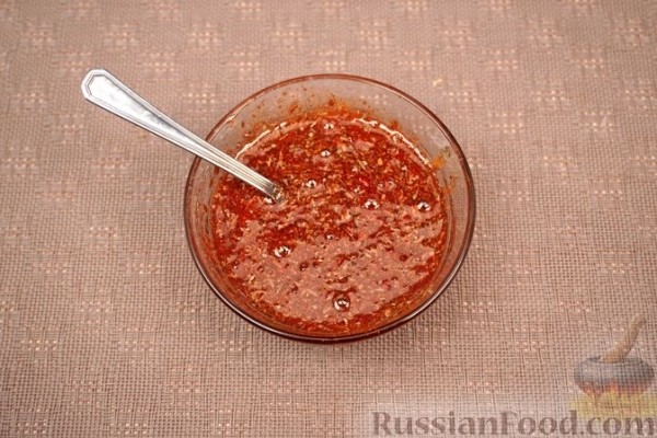 Свиная рулька, тушенная в вине, с медовой глазурью