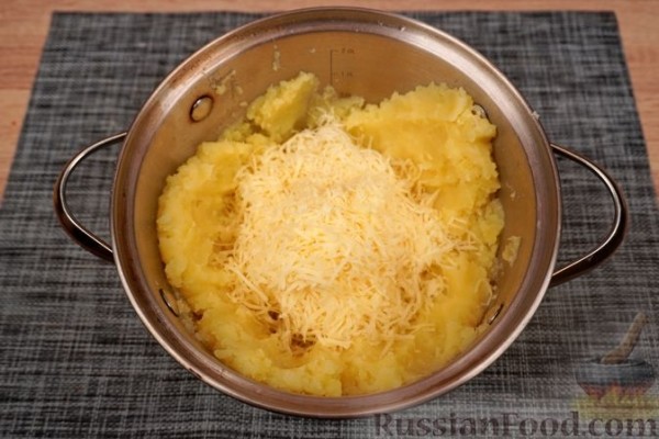 Картофельные котлеты с творогом, сыром и зеленью