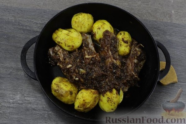 Свиная корейка, запечённая с картофелем