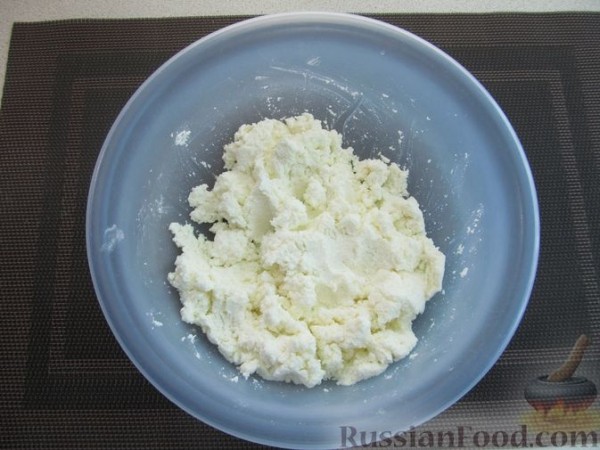 Сочники с творогом и изюмом