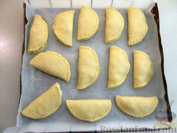 Сочники с творогом и изюмом