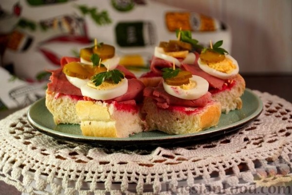 Бутерброды с ветчиной, яйцом и огурцом
