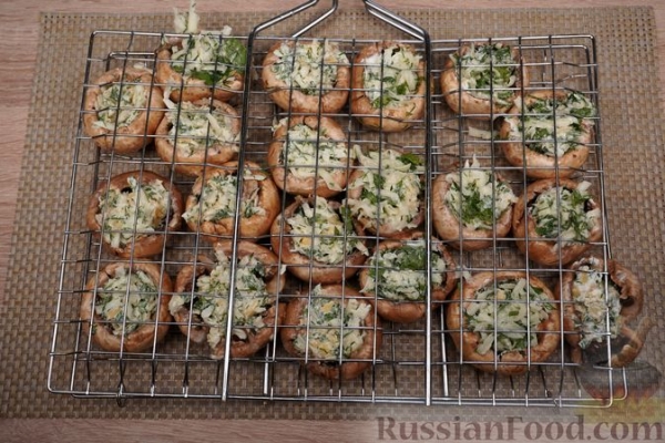 Шампиньоны с сырной начинкой (на мангале)