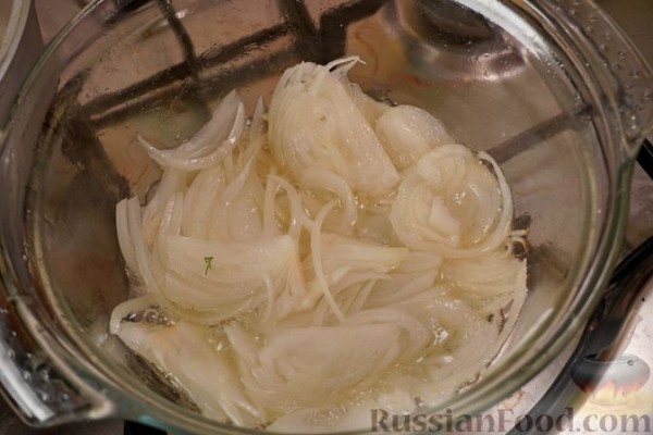 Жареный картофель с луком и нудлями