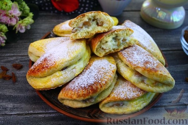 Сочники с творогом и изюмом