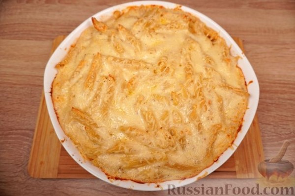 Пастицио (запеканка из макарон с фаршем и сыром, под соусом бешамель)