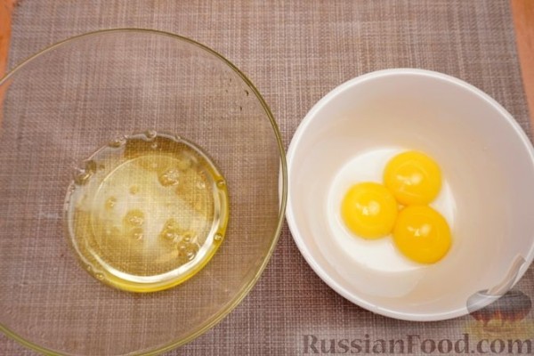 Манное суфле с яблоками и изюмом