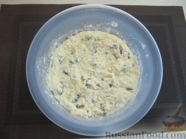Творожная запеканка с манкой и изюмом (без муки)