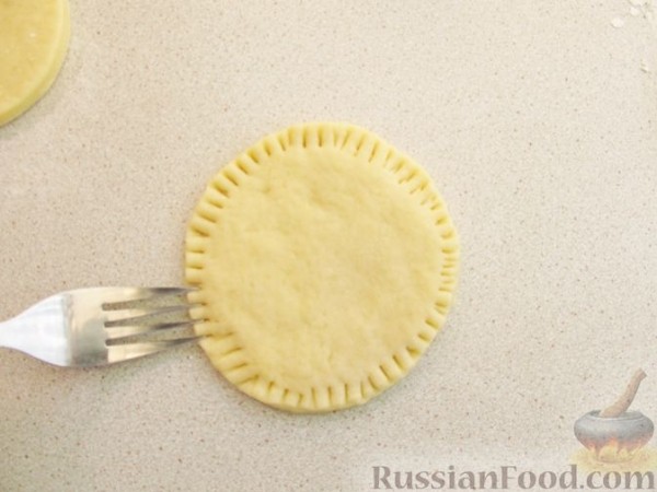 Сочники с творогом и изюмом