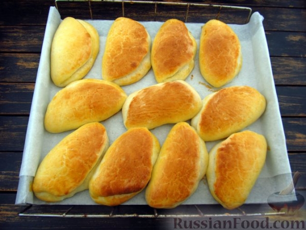 Сдобные дрожжевые сочники с масляно-заварным кремом