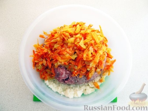 Котлеты, запечённые с картофелем в молочном соусе, с сыром