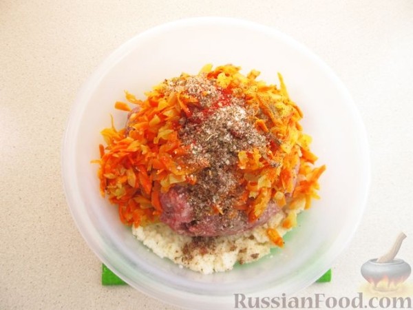 Котлеты, запечённые с картофелем в молочном соусе, с сыром
