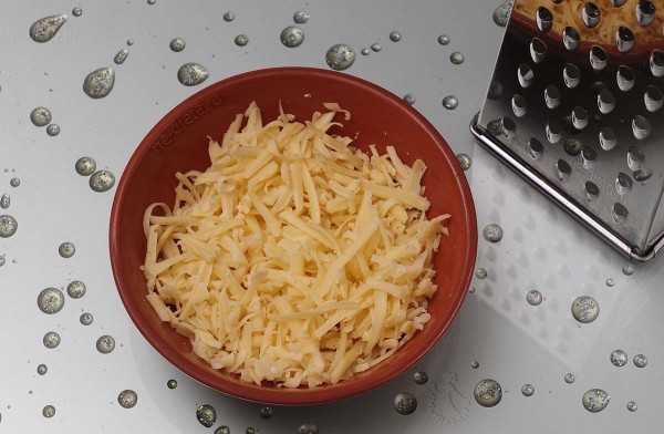 Салат с фасолью, сыром и болгарским перцем