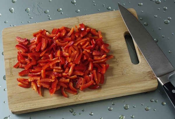 Салат с фасолью, сыром и болгарским перцем