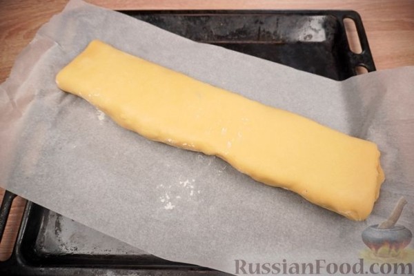 Штрудель с яблоками, изюмом и орехами