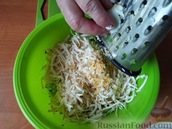 Салат "Прованс" с кукурузой и колбасным сыром