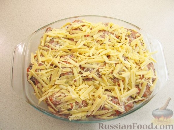 Котлеты, запечённые с картофелем в молочном соусе, с сыром