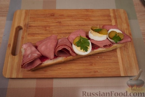 Бутерброды с ветчиной, яйцом и огурцом