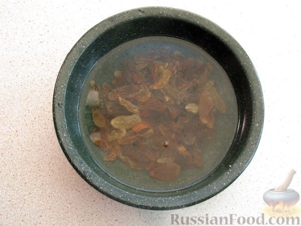 Творожная запеканка с манкой и изюмом (без муки)